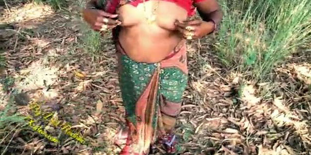 Bhojpuri village aunty outdoor sex video - Village Sex Videos