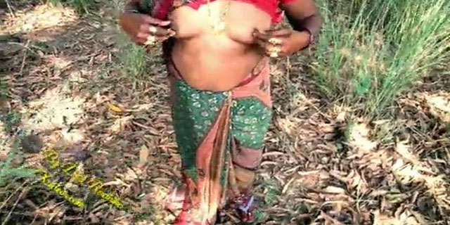 640px x 320px - Bhojpuri village aunty outdoor sex video - Village Sex Videos