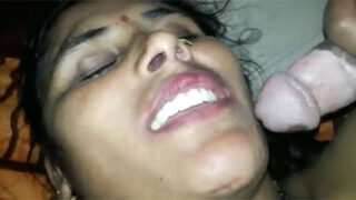 Hindustani village Bhabhi giving blowjob