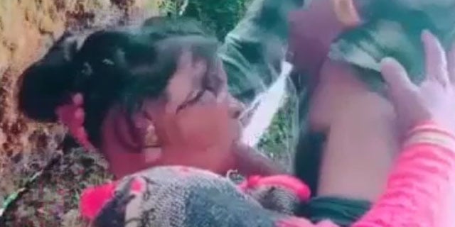 640px x 320px - Cheating Desi wife fucking Indian village sex video
