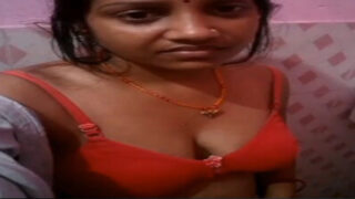 Bihari Dehati Bhabhi Shows her boobs and pussy