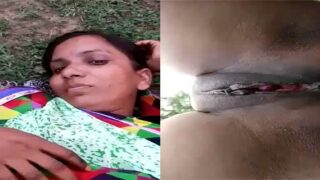 Dehati Bhabhi fucked real hard outdoors