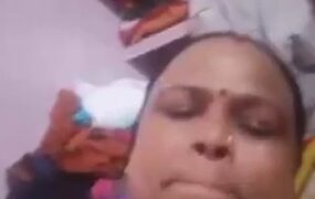 Dehati mature aunty pussy show on VC
