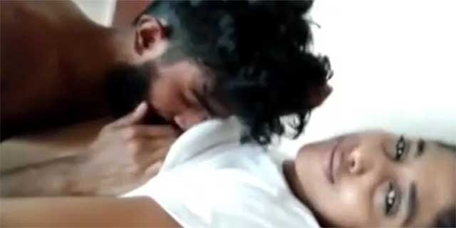 640px x 320px - Village girl getting her boobs sucked by lover