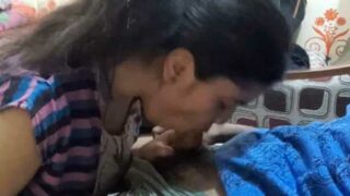 Dehati hot looking girl gives blowjob to lover