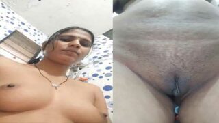 Dehati sexy wife showing her boobs and pussy