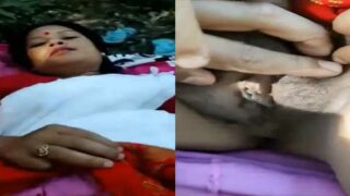 Dehatin Assamese wife showing pussy to lover in jungle