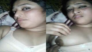 Beautiful Married Dehati wife boobs show MMS