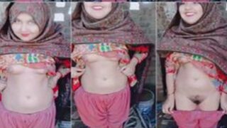 Pakistani Dehati girl shows her hairy pussy on cam