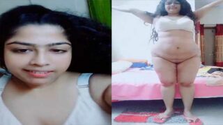 Sexy Dehati girl shows boobs and pussy
