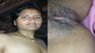 Bihari dehati Bhabhi showing boobs pussy