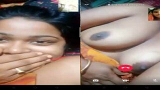 Dehati Bhabhi boobs pussy to Devar on video call