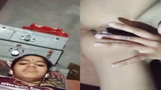 Village bhabhi pussy fingering show for lover