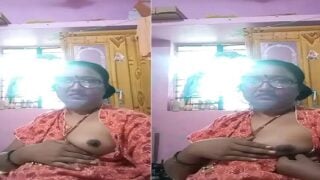 Indian village aunty showing sexy nude boobs