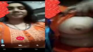 Pakistani girl big boobs show on WhatsApp video