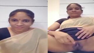 Kochi mallu aunty pussy show by lifting saree