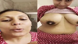 Indian aunty milky big boobs show in washroom