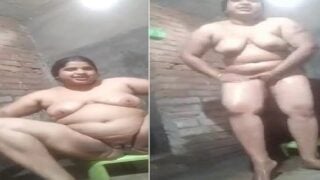 Bengali bubbly wife nude show with bathing