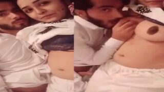 Pakistani sex wife boobs sucked by hubby