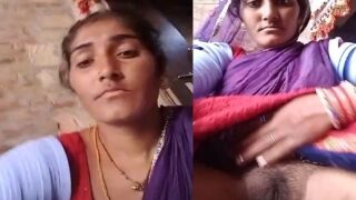 Desi bhabhi village pussy showing for lover