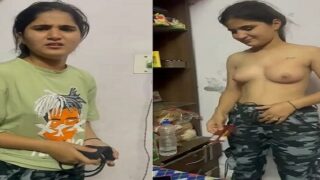 Cute sister topless in Indian MMS leaked