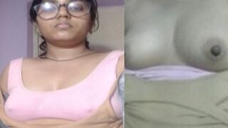 Desi girlfriend nude selfie video shared