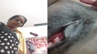 Mallu wife fingering village pussy in nude