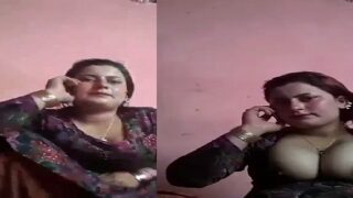 Pakistani sex bhabhi showing big boobs on call