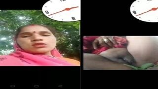 Horny bhabhi exposing shaved village pussy