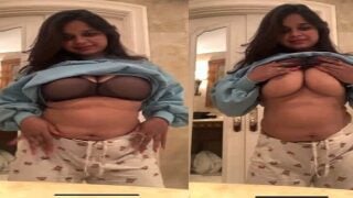 Posh village girl nude huge boobs flaunting selfie