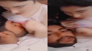 Pakistani sex mms girlfriend feeding boobs