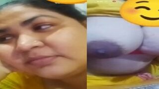 Punjabi village sex MILF showing huge boobs