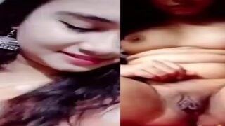 Desi village girl sex puffy pussy lips rubbing