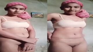 Desi village sex girl virgin pussy show after bath