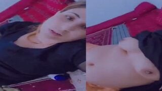 Pakistani girl naked show in selfie for lover