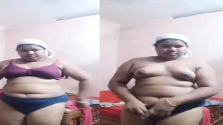 Horny Malayali wife nude show for boyfriend