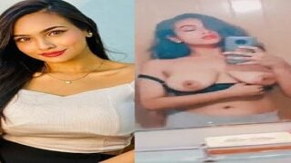 Bangladeshi sex model topless selfie leaked
