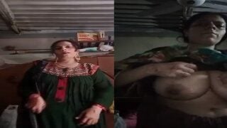 Mature Paki sex aunty removing salwar huge tits